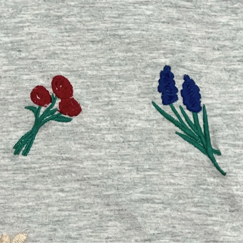 Lucky Brand Heather Grey Embroidered Florals Shirt Size Medium - Picture 4 of 15